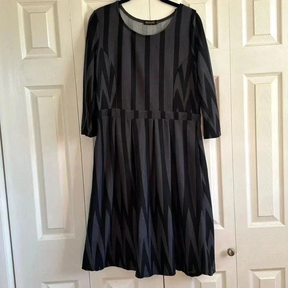 Reborn | 3/4 Sleeve | Gray/Black | Dress | Women's size XL